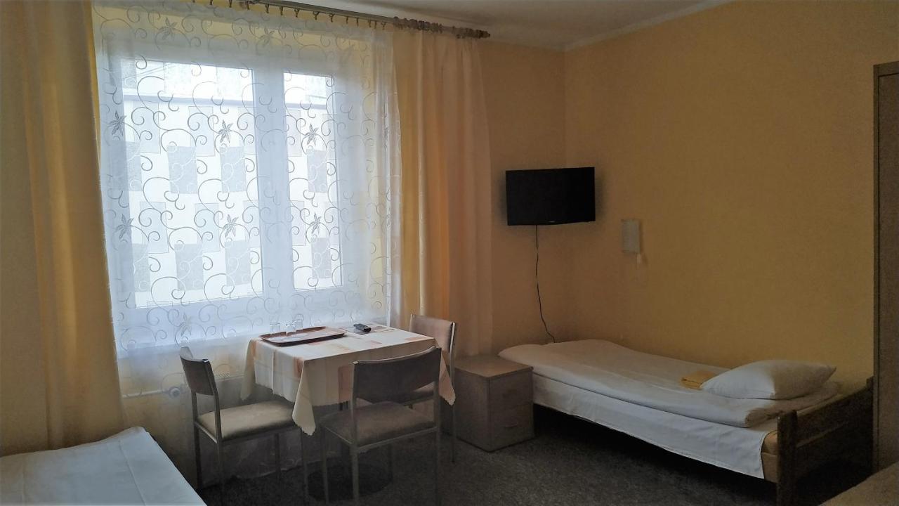 Hotel Eden 24H ジェシュフ エクステリア 写真