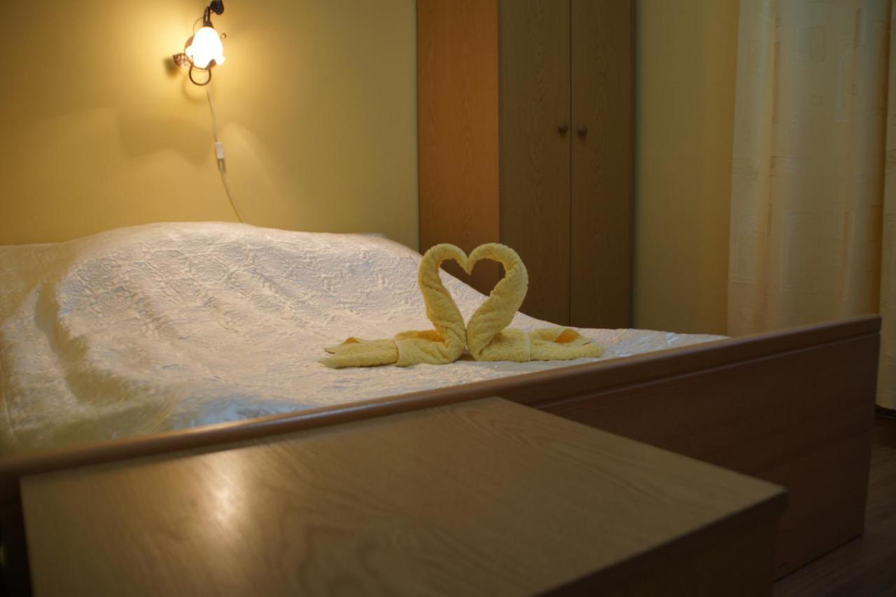 Hotel Eden 24H ジェシュフ エクステリア 写真