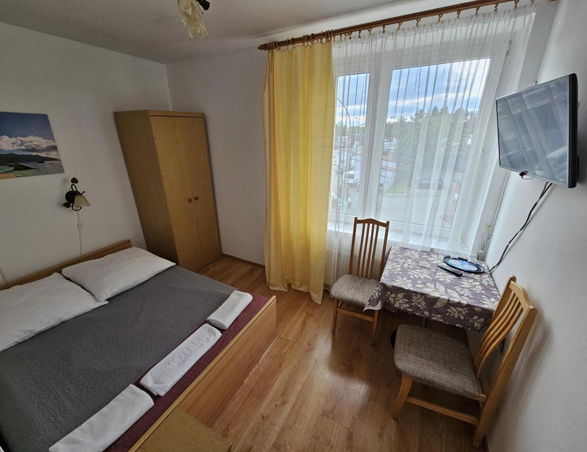 Hotel Eden 24H ジェシュフ エクステリア 写真