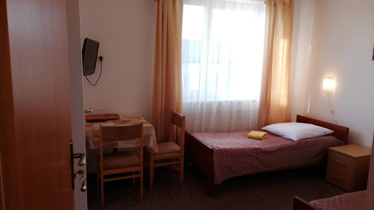 Hotel Eden 24H ジェシュフ エクステリア 写真